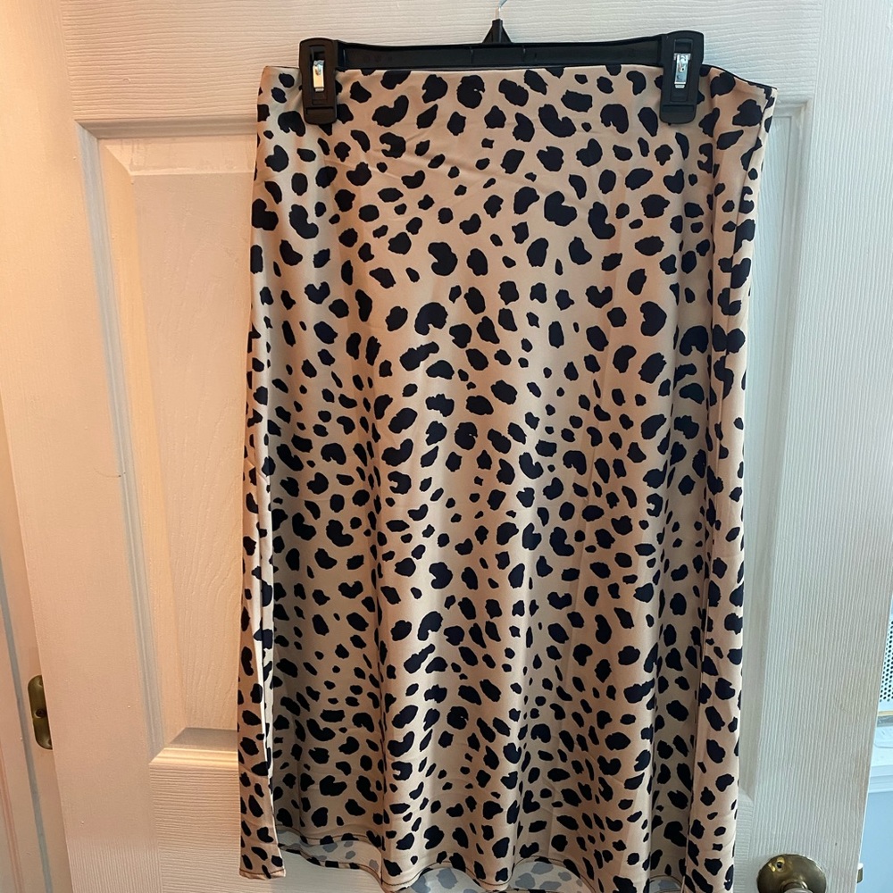 High Waisted Leopard Midi Skirt - Picture 2 of 2